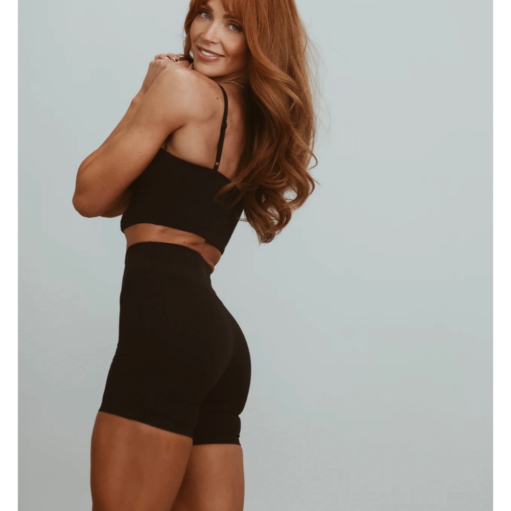Cara Loren Active Ruched Crop Bra - Picture 2 of 4